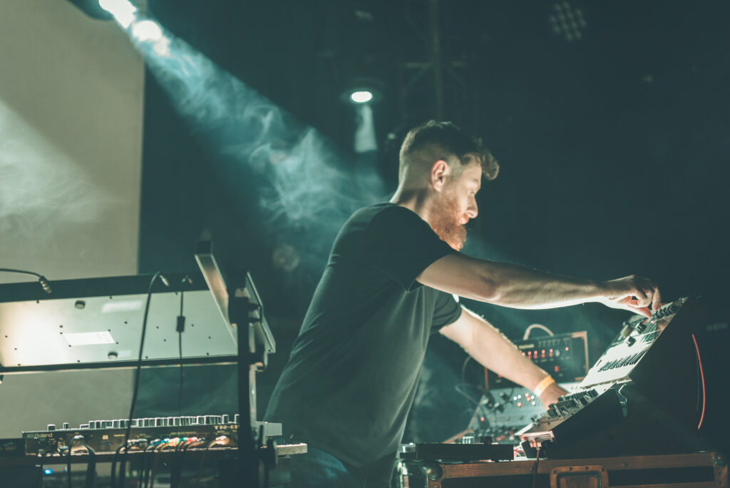 Hardware techno machine